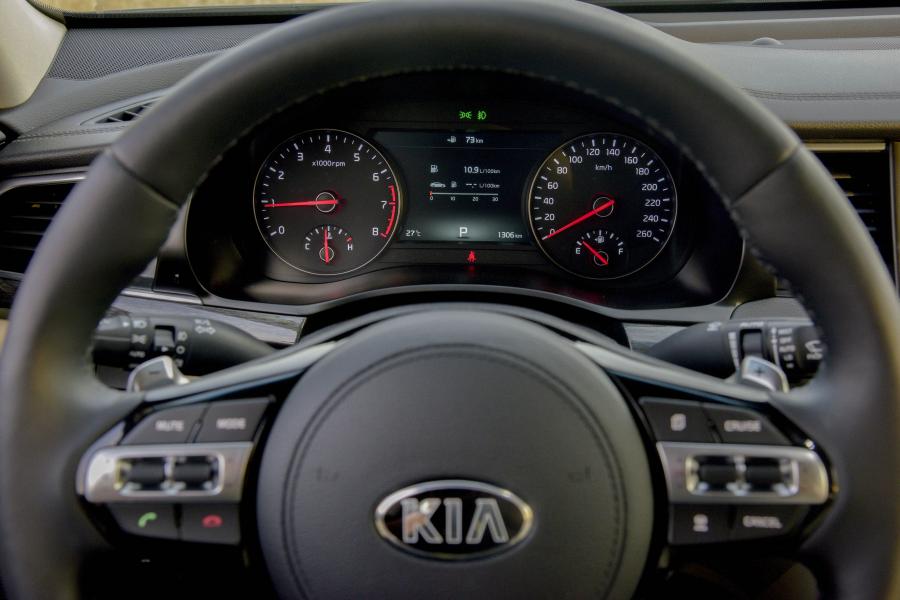  Kia Cadenza 2016 года  (фото 16 из 24)